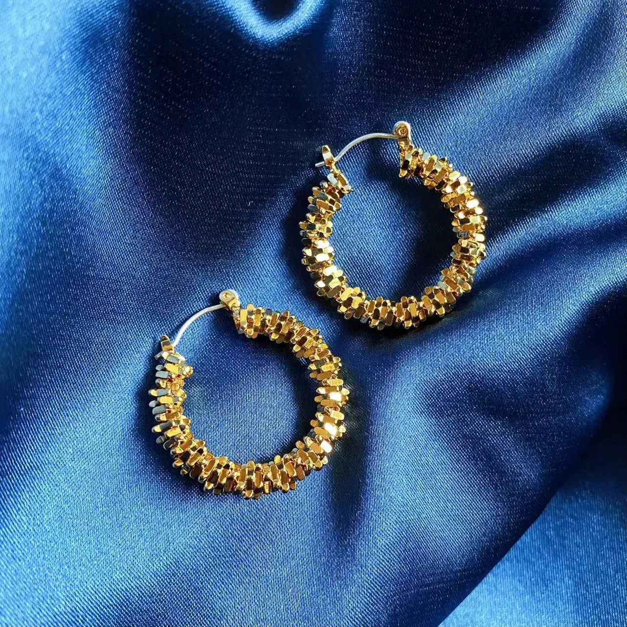 Accessible Luxury Fashion Exaggerated Broken Gold Hoop Elegant Earrings