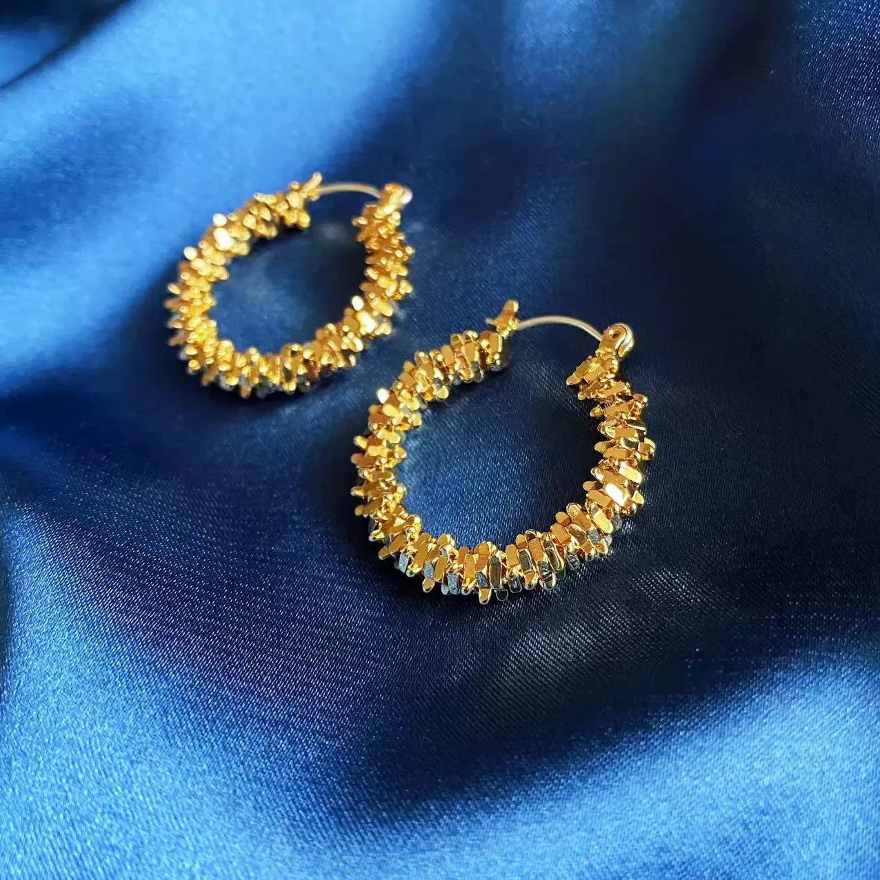 Accessible Luxury Fashion Exaggerated Broken Gold Hoop Elegant Earrings