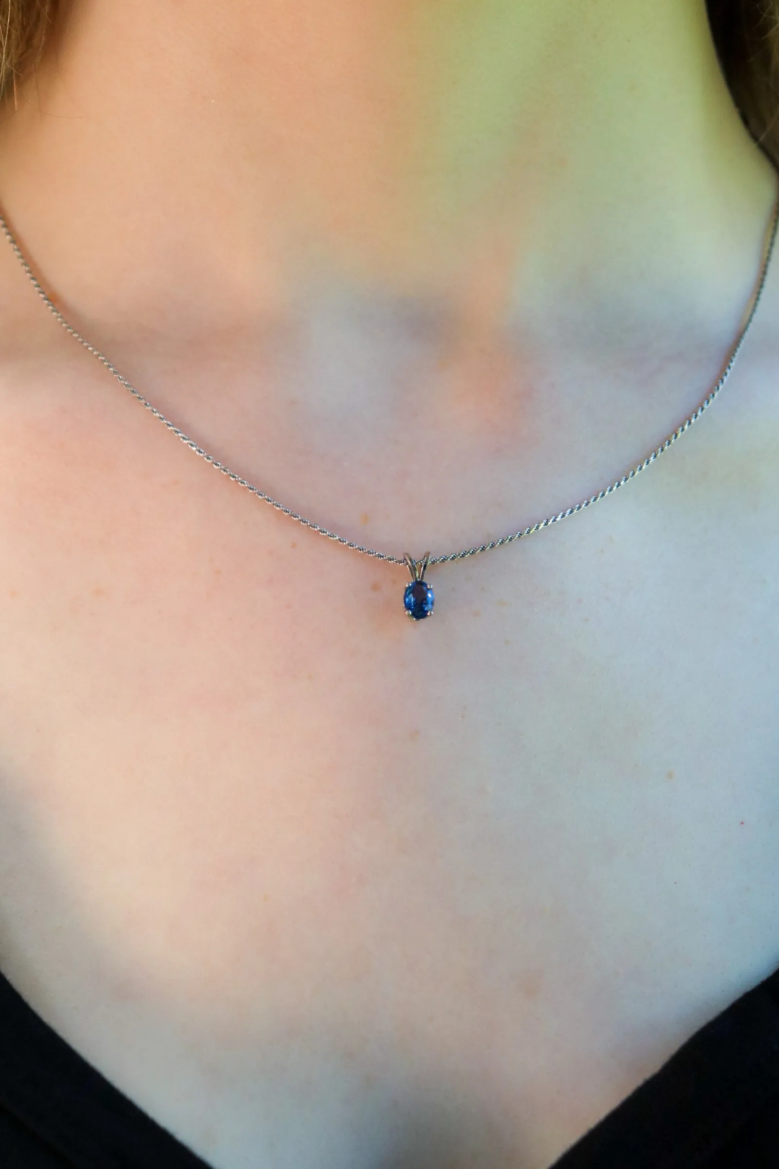 Classic Oval Solitare Yogo Sapphire Necklace