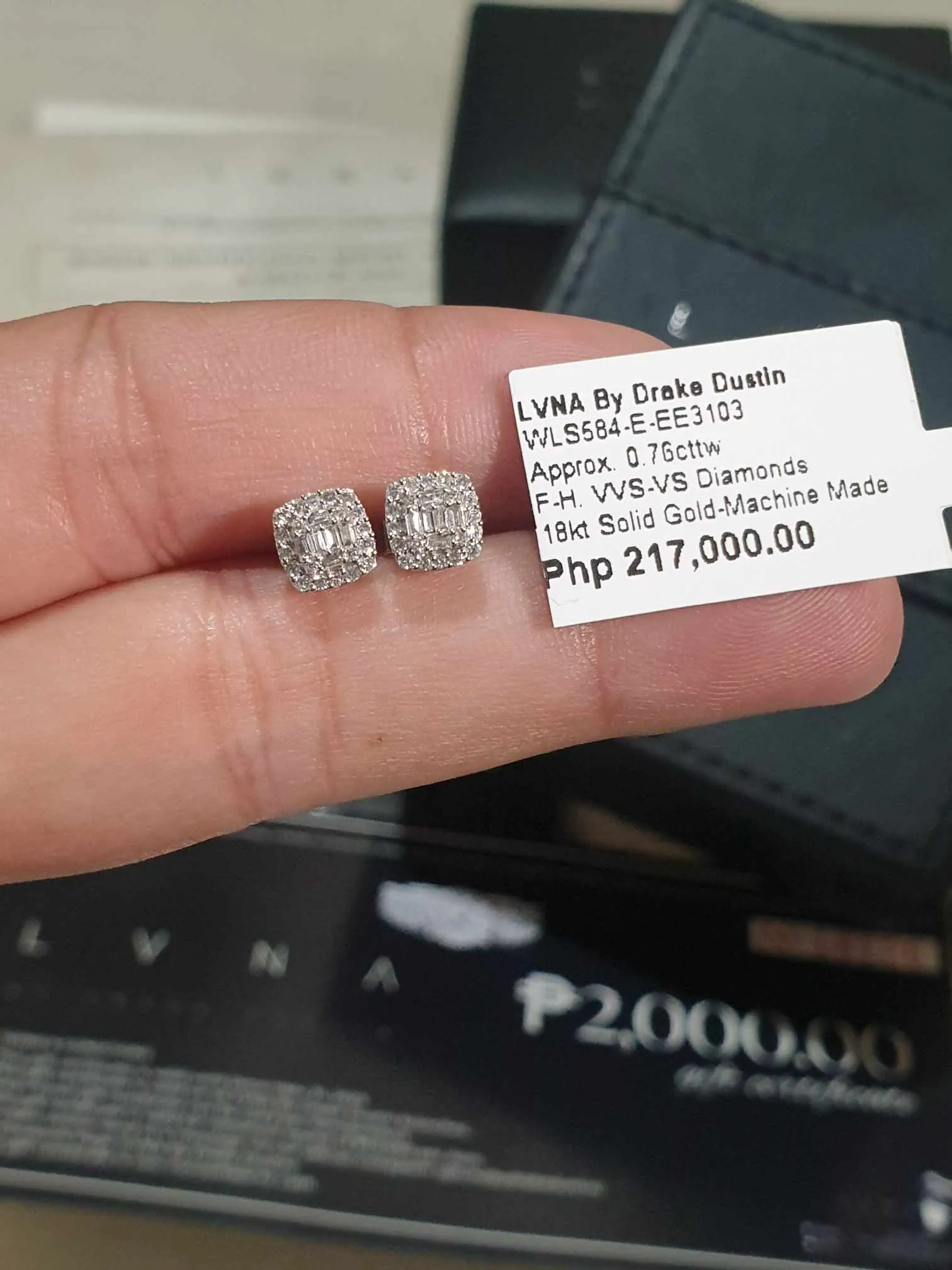 #LVNA2024 | Classic Square Paved Diamond Earrings 18kt