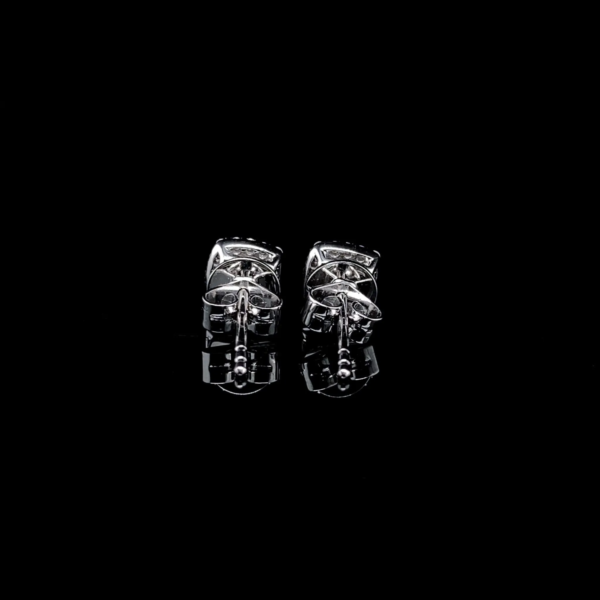 #LVNA2024 | Classic Square Paved Diamond Earrings 18kt