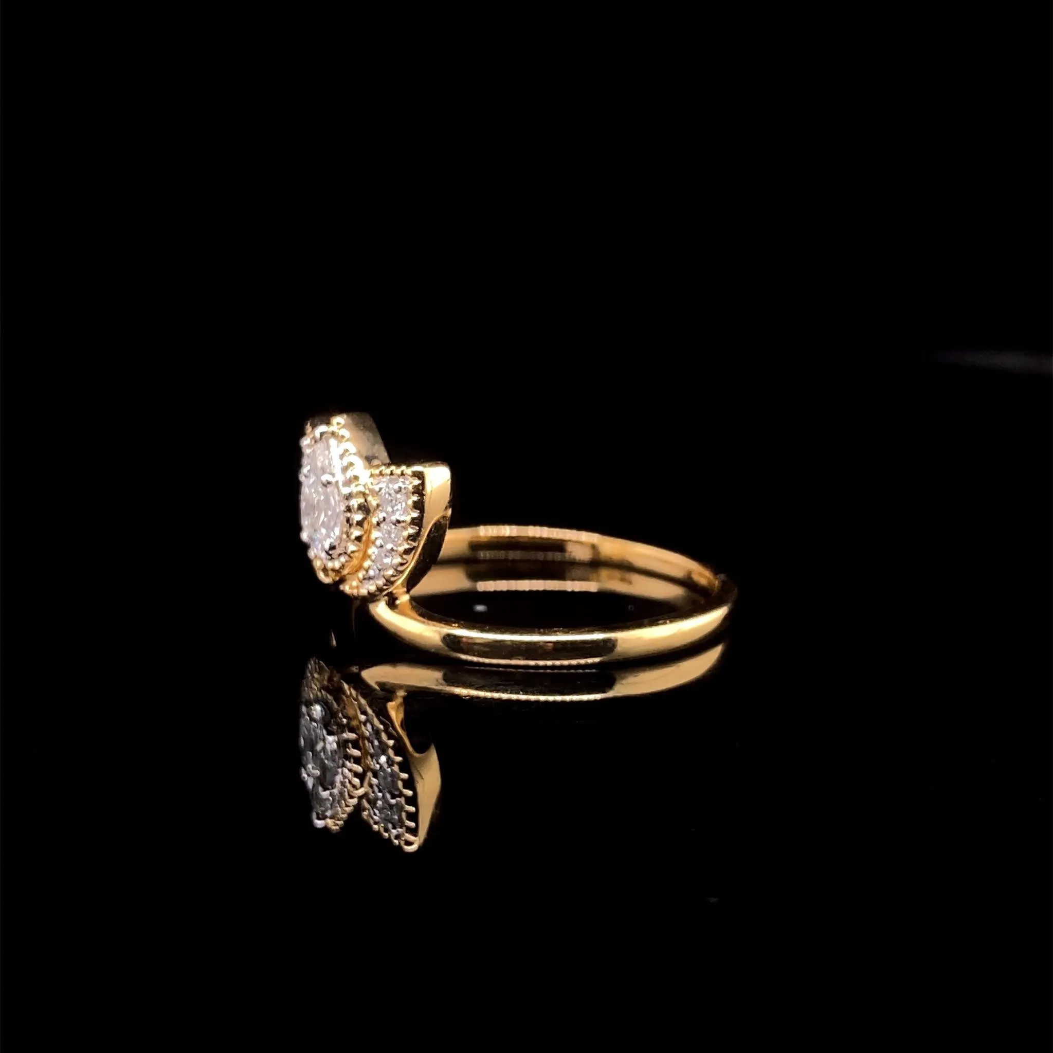 #LVNA2024 | Golden Crown Pear Diamond Ring 18kt