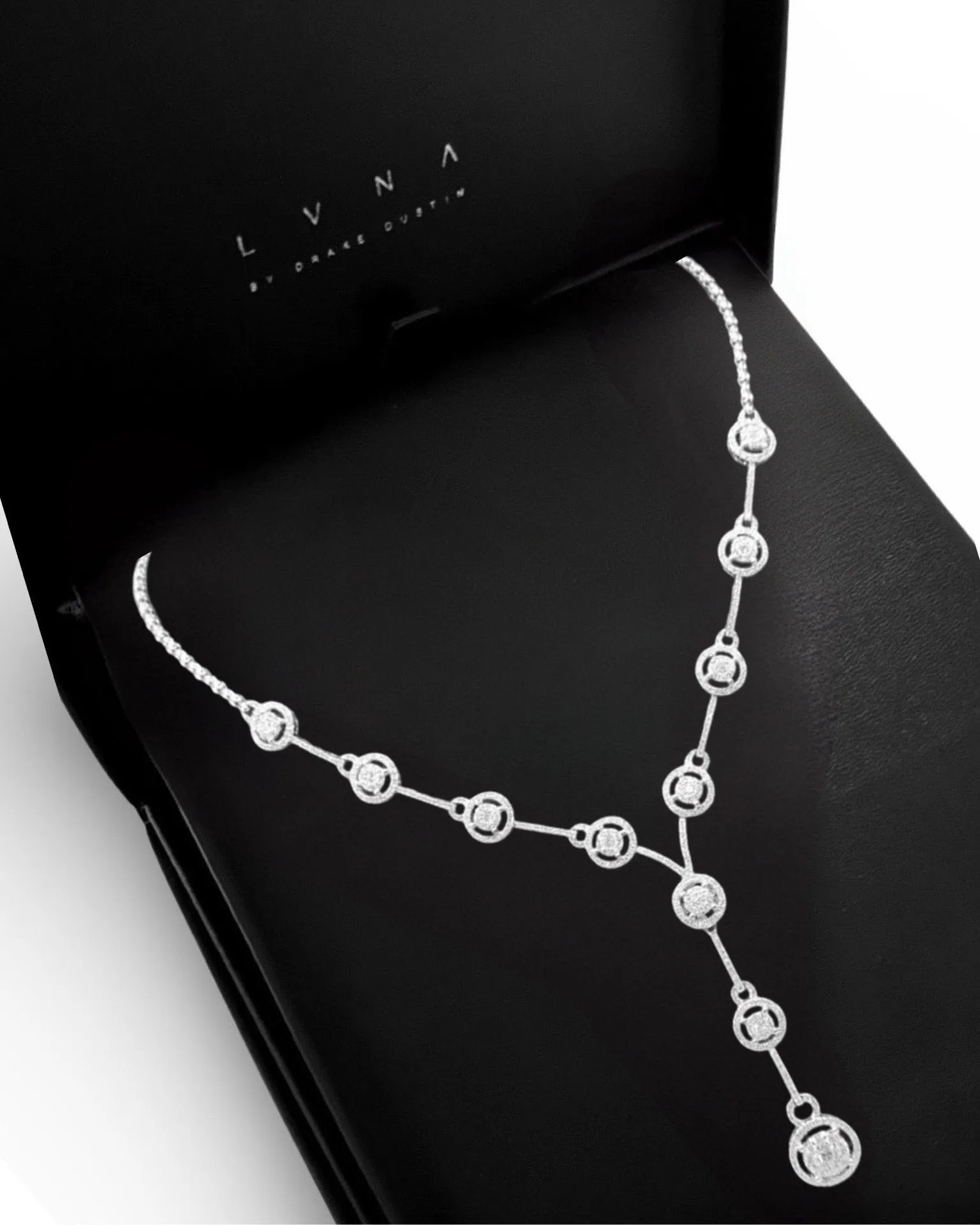 #LVNA2024 |  Grand Round Halo Baguette Diamond Necklace 18kt