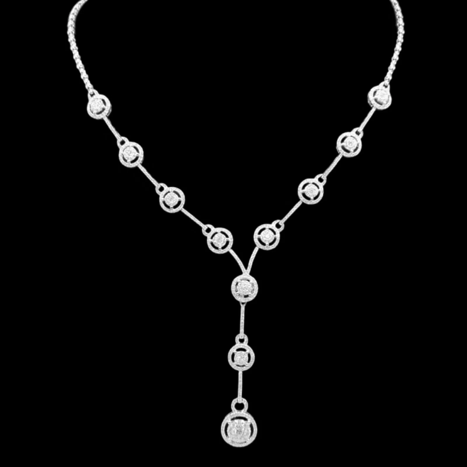 #LVNA2024 |  Grand Round Halo Baguette Diamond Necklace 18kt